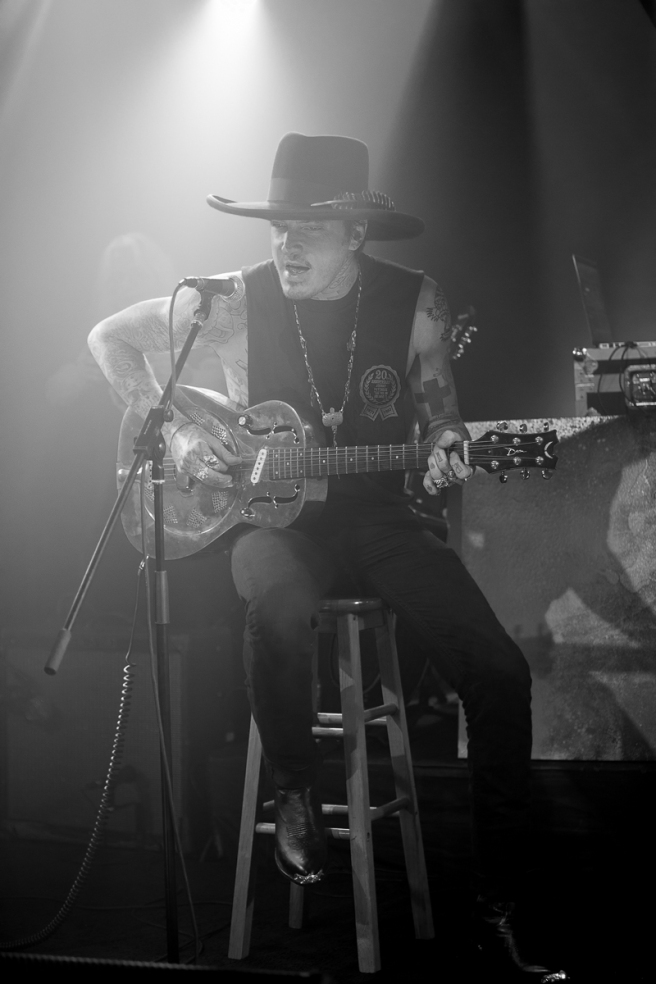 Yelawolf performs at JBTV Music Television on December 5, 2014
